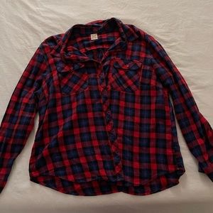 Women’s long sleeve flannel shirt.